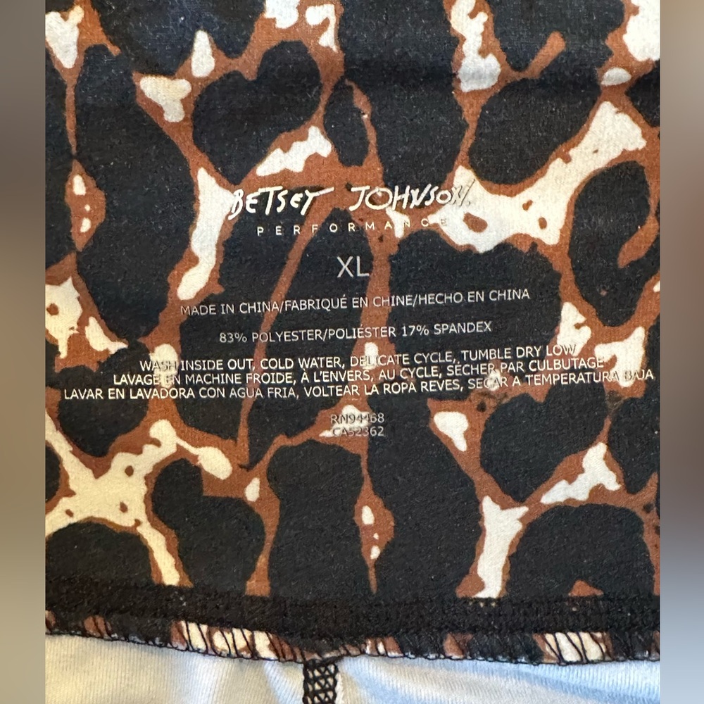 Betsey Johnson
High-Rise Leopard Print Ankle Leggings Size XL - Picture 4 of 6